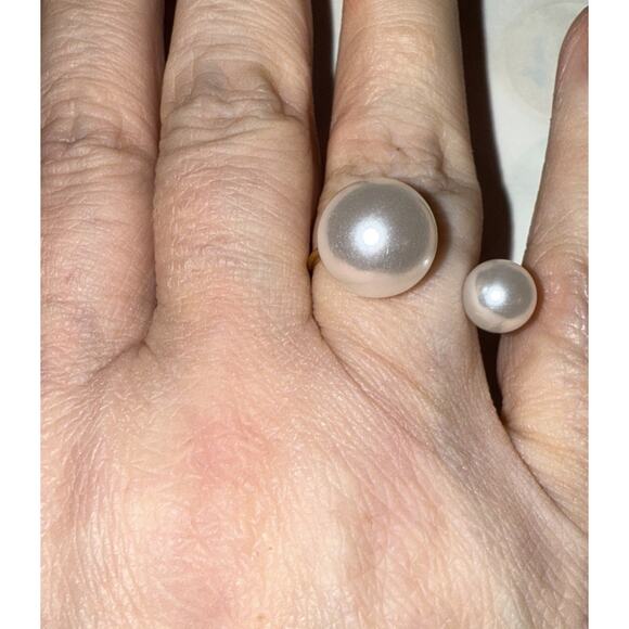NWT Goldtone Faux Pearl Open Adjustable Ring - Picture 3 of 3